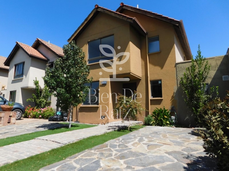 CASA EN ARRIENDO CON PISCINA CONDOMINIO ALTO CASARES 2